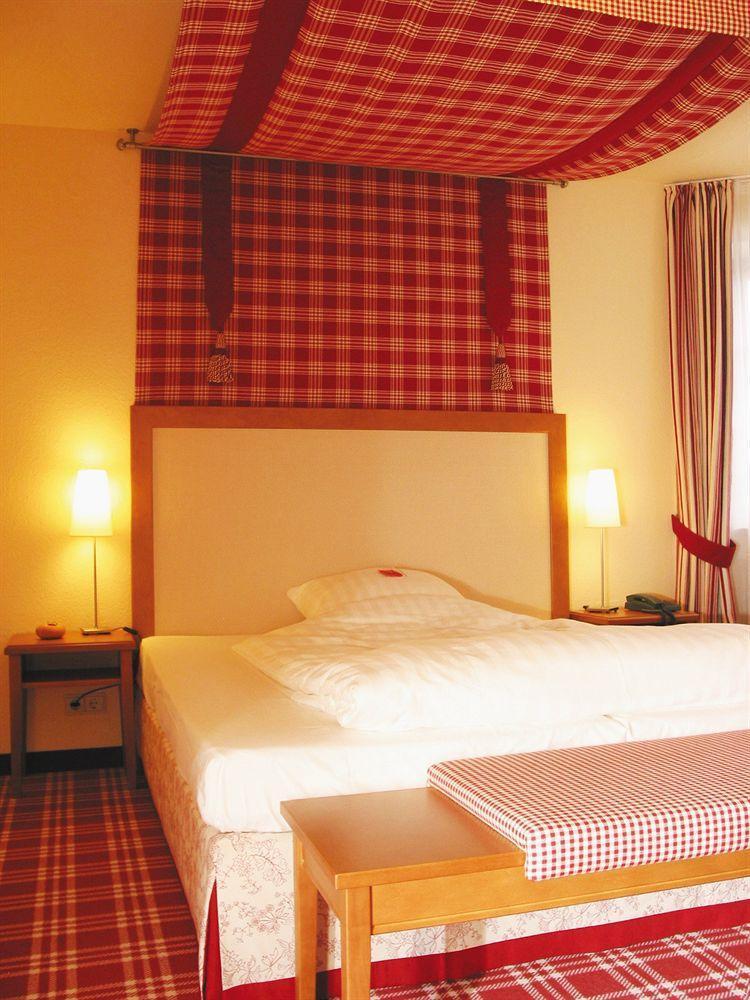 Wellings Romantik Hotel Zur Linde Moers Eksteriør bilde