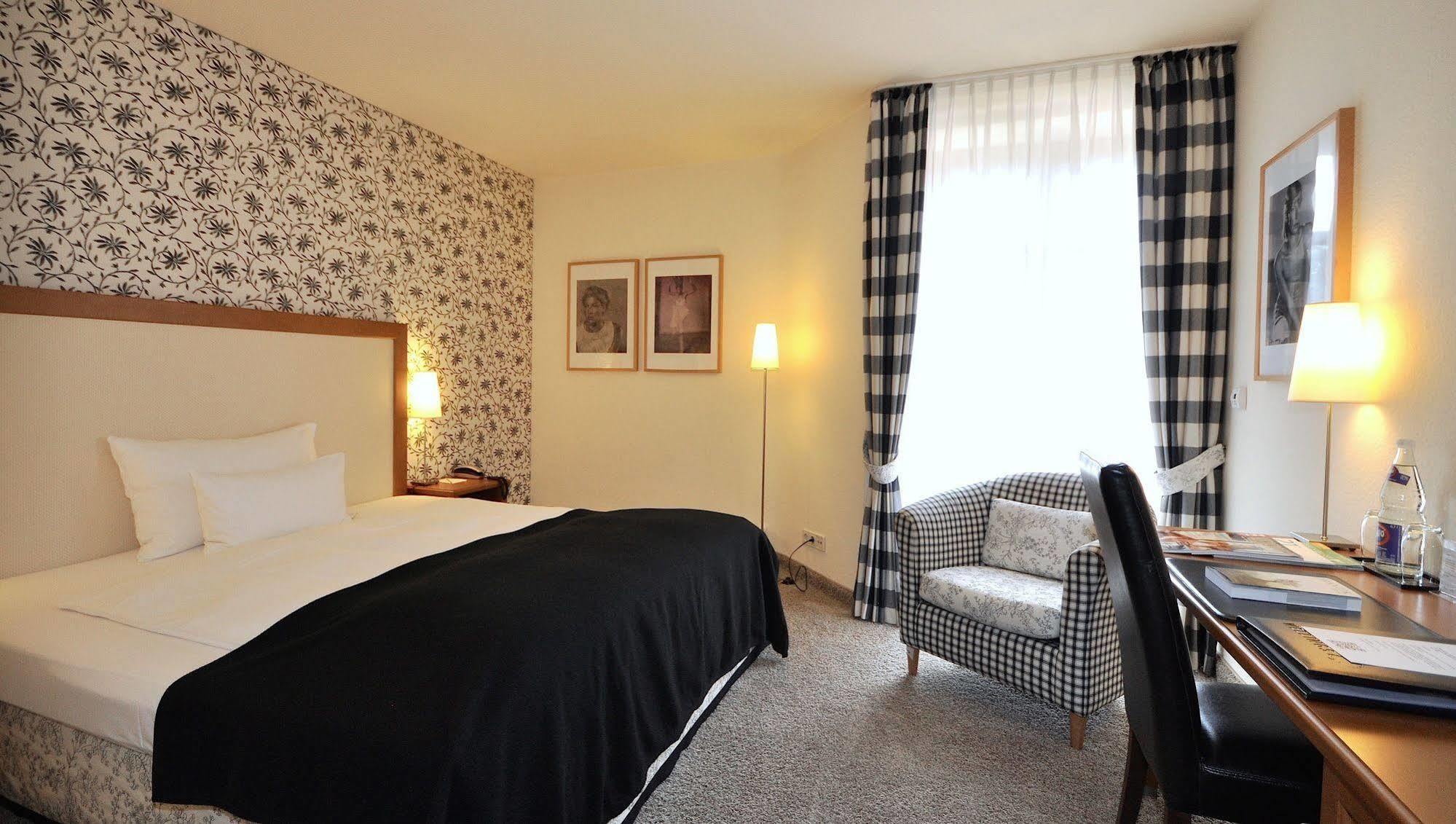 Wellings Romantik Hotel Zur Linde Moers Eksteriør bilde
