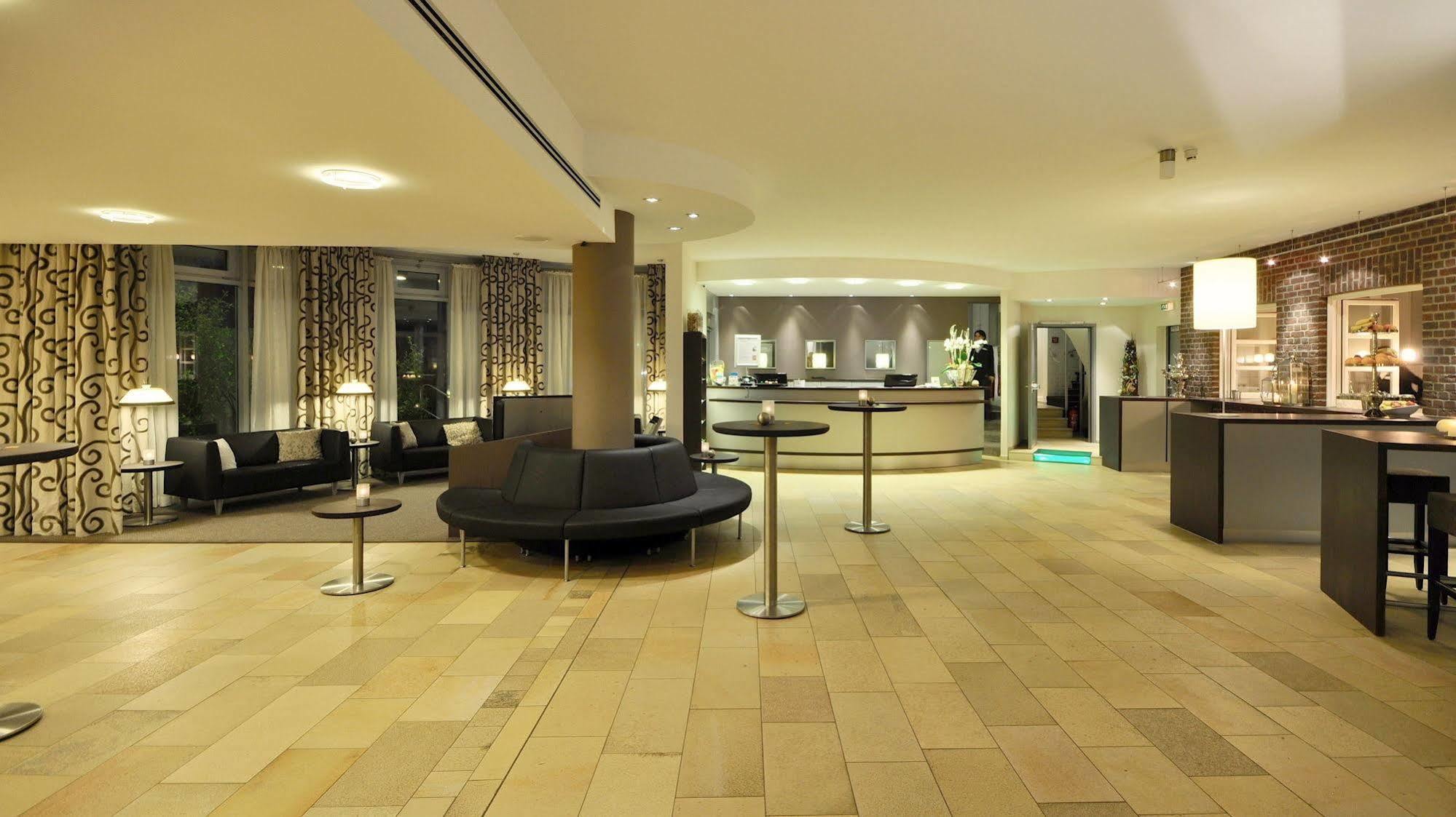 Wellings Romantik Hotel Zur Linde Moers Eksteriør bilde