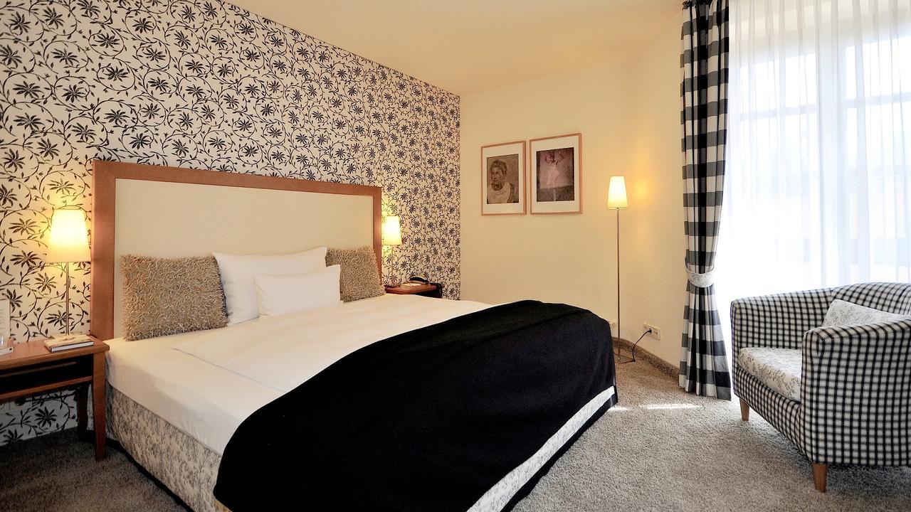 Wellings Romantik Hotel Zur Linde Moers Eksteriør bilde